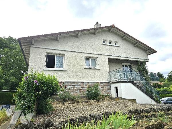 Maison élevée sur sous sol de 154 m² sur terrain de 2281 m².