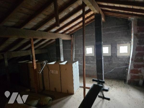 Maison élevée sur sous sol de 154 m² sur terrain de 2281 m².