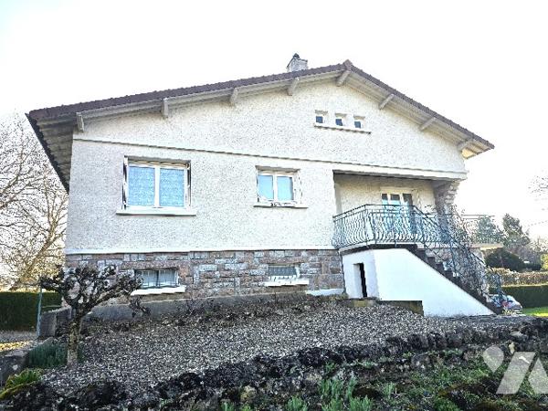 Maison élevée sur sous sol de 154 m² sur terrain de 2281 m².