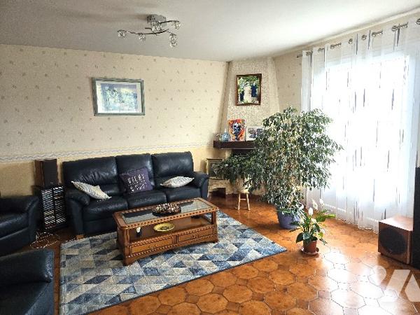 Maison élevée sur sous sol de 154 m² sur terrain de 2281 m².