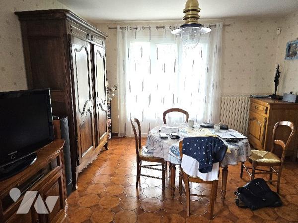 Maison élevée sur sous sol de 154 m² sur terrain de 2281 m².