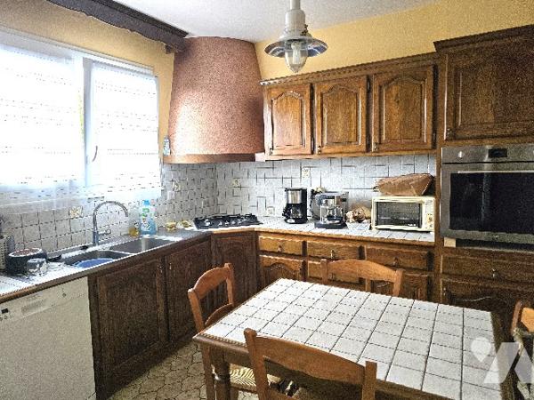 Maison élevée sur sous sol de 154 m² sur terrain de 2281 m².