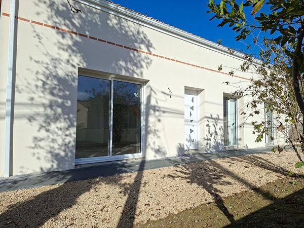 Maison neuve - 2.5KM de la plage