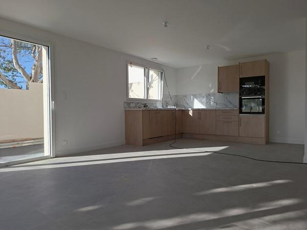 Maison neuve - 2.5KM de la plage