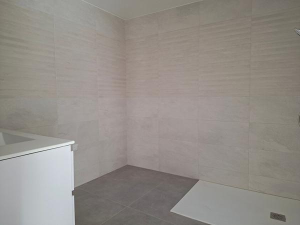 Maison neuve - 2.5KM de la plage