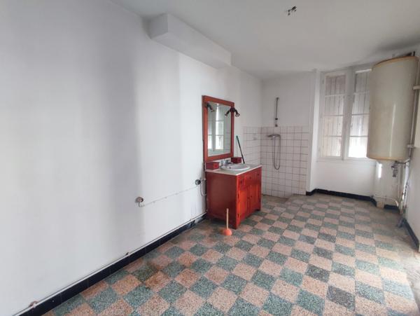 Propriete  7 pièce(s)  4 chambre(s)  150 m²