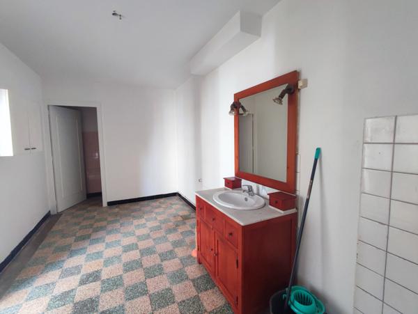 Propriete  7 pièce(s)  4 chambre(s)  150 m²