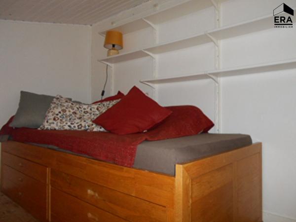 A louer T2 meublé 40m2 immeuble pierre place Tourny