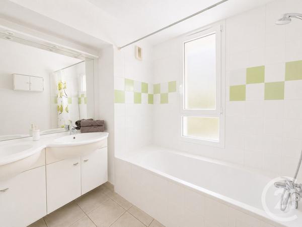 Appartement T4 à vendre  4 pièces - 86 m 2   BRUGES  - 33