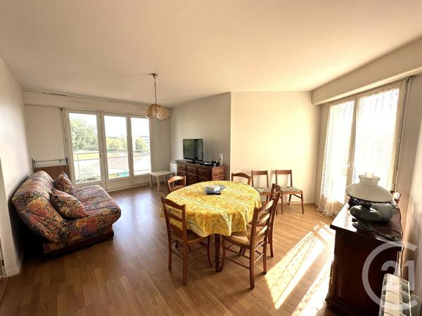 Appartement F3 à vendre  3 pièces - 61,74 m 2   ROYAN  - 17