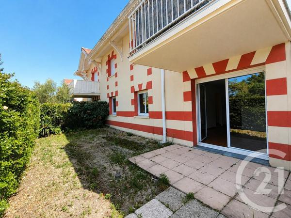 Appartement F3 à vendre  3 pièces - 61,74 m 2   ROYAN  - 17
