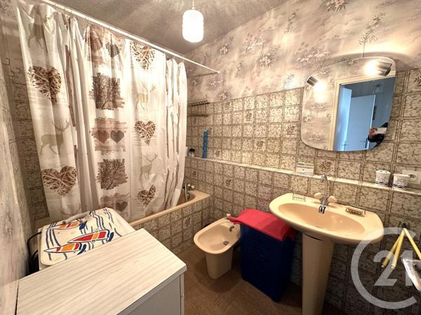 Appartement F3 à vendre  3 pièces - 61,74 m 2   ROYAN  - 17