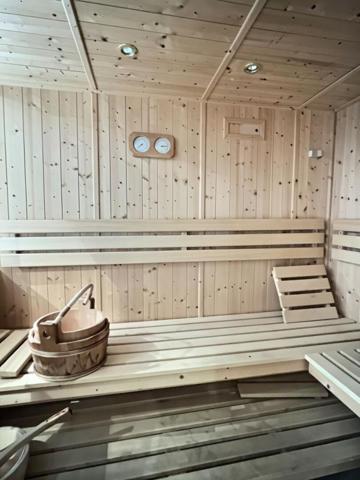 Villa 5 chambres, piscine et sauna, garage 2 voitures