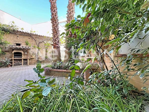 Torreilles - A VENDRE Maison de caractère au centre du village de 6 pièces avec cour ,terrasse et garage