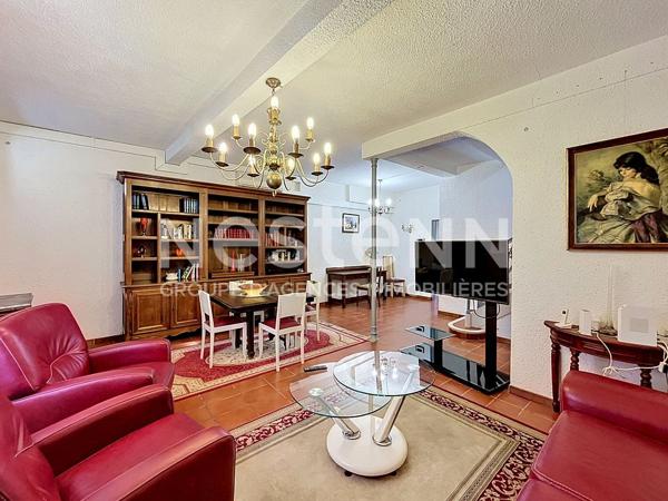 Torreilles - A VENDRE Maison de caractère au centre du village de 6 pièces avec cour ,terrasse et garage
