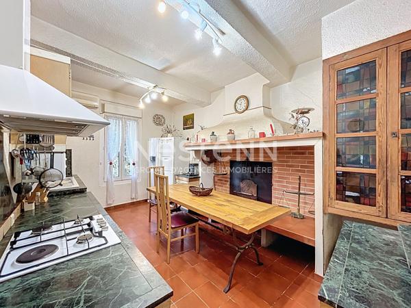 Torreilles - A VENDRE Maison de caractère au centre du village de 6 pièces avec cour ,terrasse et garage