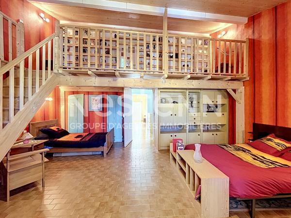 Torreilles - A VENDRE Maison de caractère au centre du village de 6 pièces avec cour ,terrasse et garage