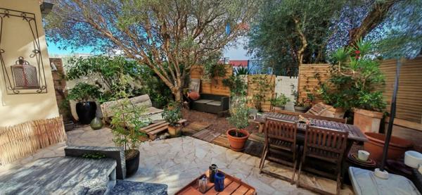 Saint Laurent du Var, les Rascas, grand deux pièces de 57m2 en rez de jardin de jardin avec 37.40m2 d'exterieur au calme absolu, plein sud.