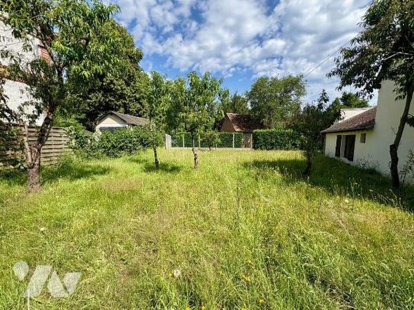 Au c?ur de Salbris à deux pas de la place du marché et de la gare découvrez un ensemble immobil...