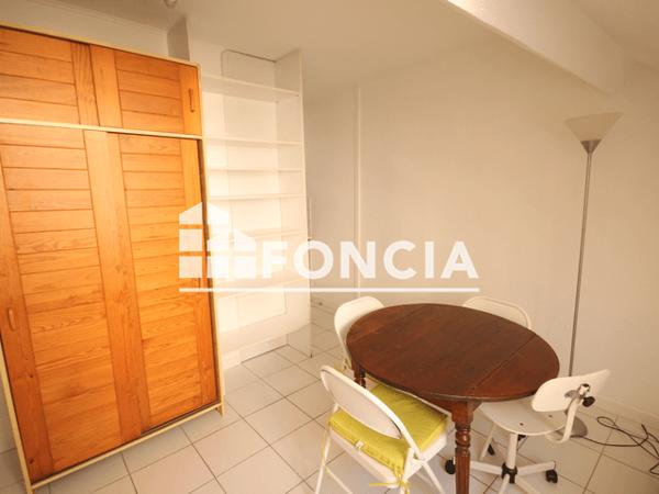 Location Studio meublé 16.43 m² - 11 RUE HEBERT Grenoble 38000