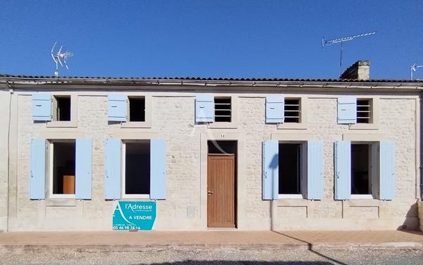 Proche Saintes - Maison charentaise avec jardin et dépendance