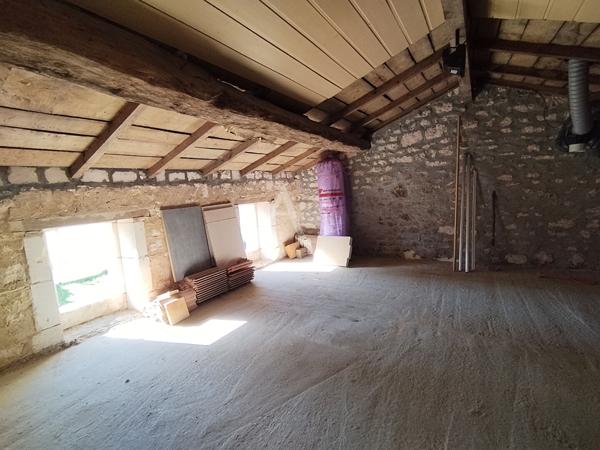 Proche Saintes - Maison charentaise avec jardin et dépendance