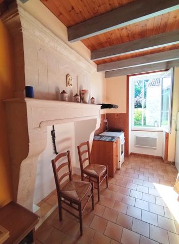 Proche Saintes - Maison charentaise avec jardin et dépendance