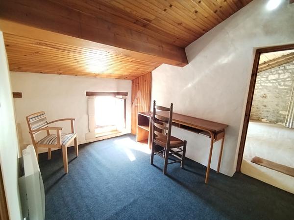 Proche Saintes - Maison charentaise avec jardin et dépendance