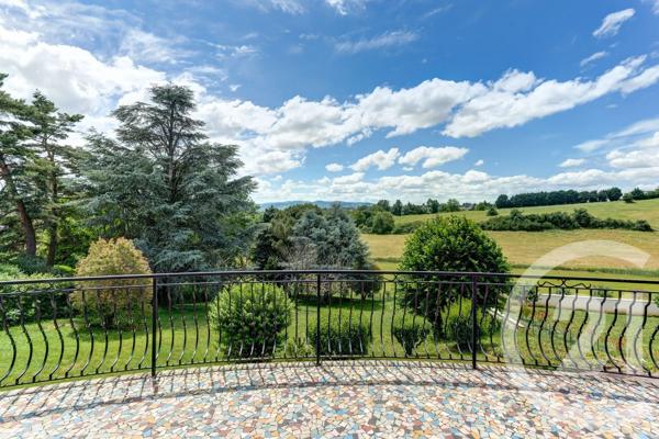 Maison à vendre  9 pièces - 241,48 m 2   LIMONEST  - 69