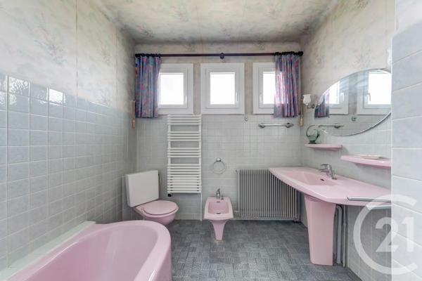 Maison à vendre  9 pièces - 241,48 m 2   LIMONEST  - 69