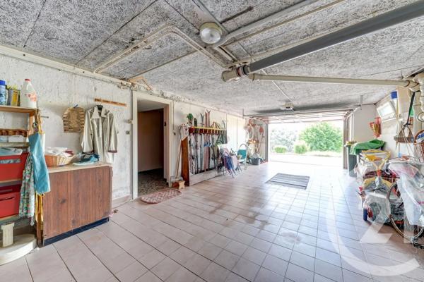 Maison à vendre  9 pièces - 241,48 m 2   LIMONEST  - 69