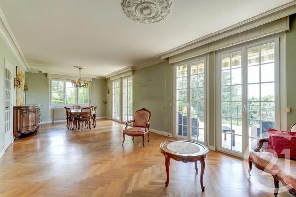 Maison à vendre  9 pièces - 241,48 m 2   LIMONEST  - 69