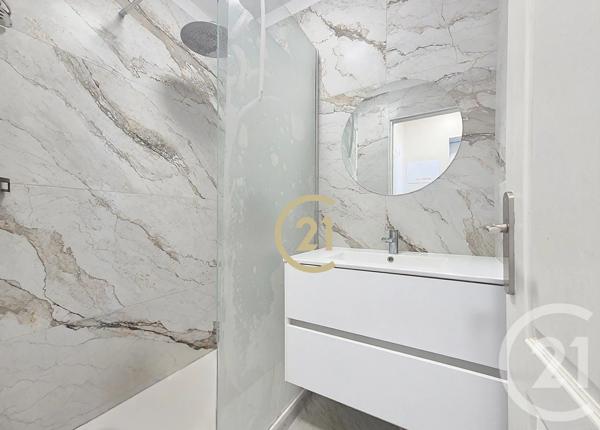 Appartement F5 à vendre  5 pièces - 70,35 m 2   SALON DE PROVENCE  - 13