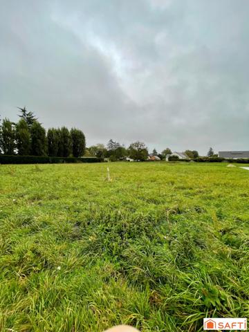 Beau terrain plat sans vis à vis au calme