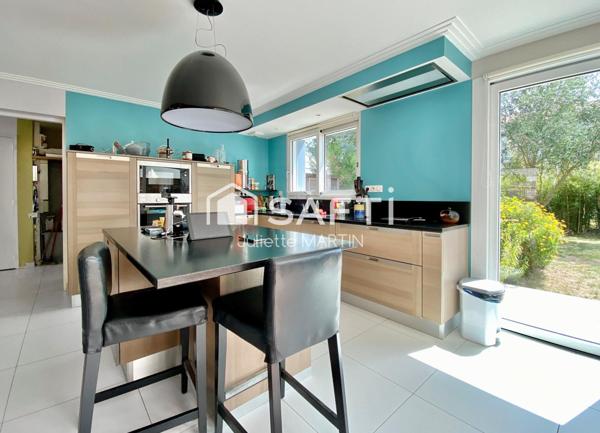 Maison moderne, fonctionnelle et chaleureuse