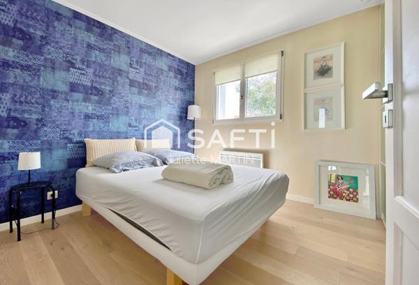 Maison moderne, fonctionnelle et chaleureuse