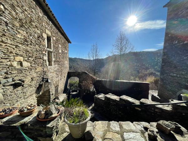 MAS, MAISON AUTHENTIQUE EN PIERRES DE SCHISTE