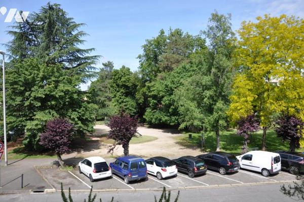 TARBES Appartement T3 duplex, deux garages, une cave.