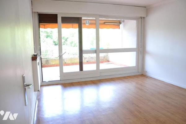 TARBES Appartement T3 duplex, deux garages, une cave.