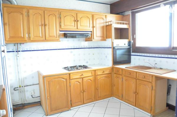 TARBES Appartement T3 duplex, deux garages, une cave.