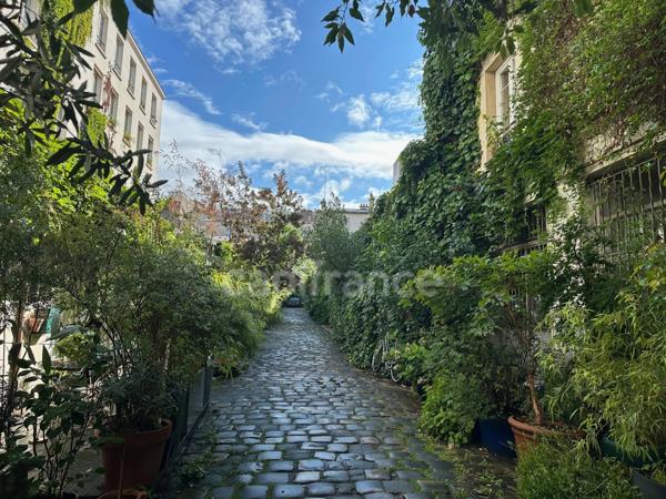 Dpt Paris (75), PARIS 11ème Arrt - Impasse privée quartier Popincourt - Appartement ancien à rénover - 2 pièces - 36 m2