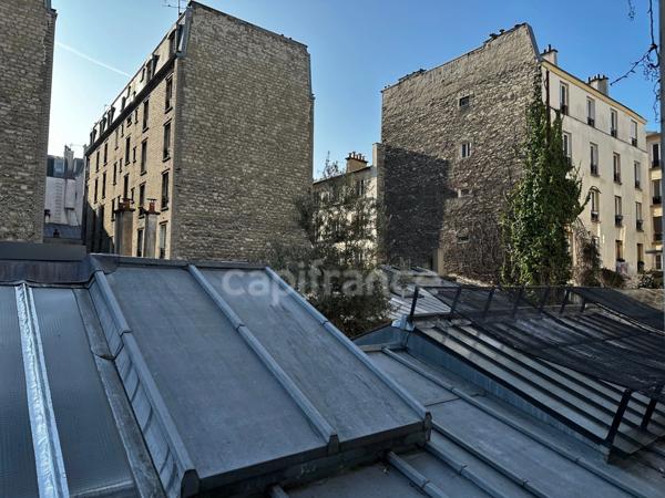 Dpt Paris (75), PARIS 11ème Arrt - Impasse privée quartier Popincourt - Appartement ancien à rénover - 2 pièces - 36 m2