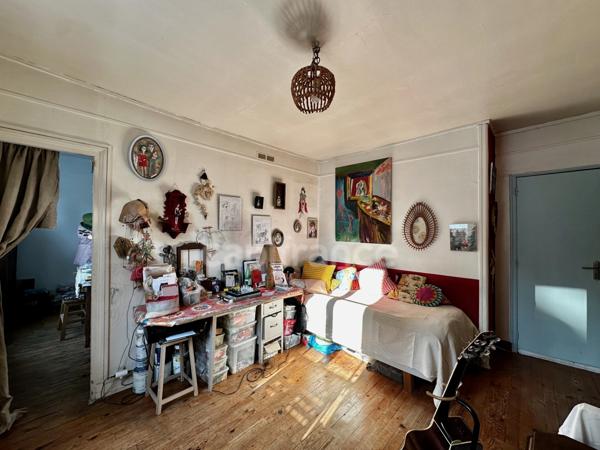 Dpt Paris (75), PARIS 11ème Arrt - Impasse privée quartier Popincourt - Appartement ancien à rénover - 2 pièces - 36 m2