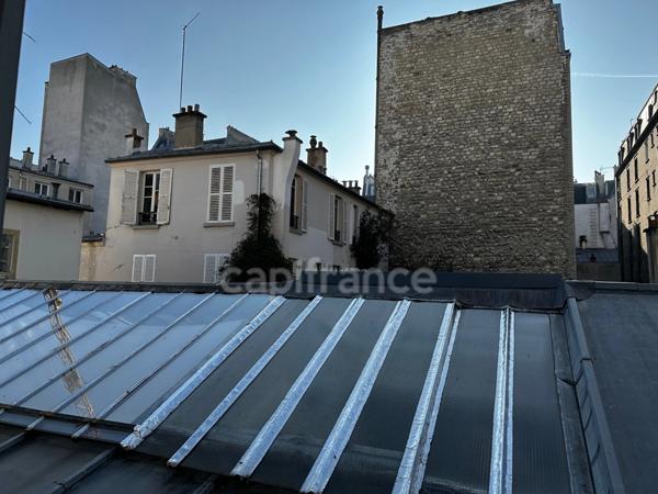 Dpt Paris (75), PARIS 11ème Arrt - Impasse privée quartier Popincourt - Appartement ancien à rénover - 2 pièces - 36 m2