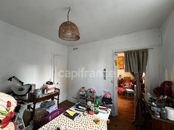 Dpt Paris (75), PARIS 11ème Arrt - Impasse privée quartier Popincourt - Appartement ancien à rénover - 2 pièces - 36 m2