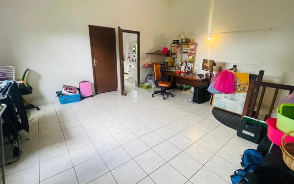 Appartement à vendre    3 pièces • 156,30 m2 Basse-Terre