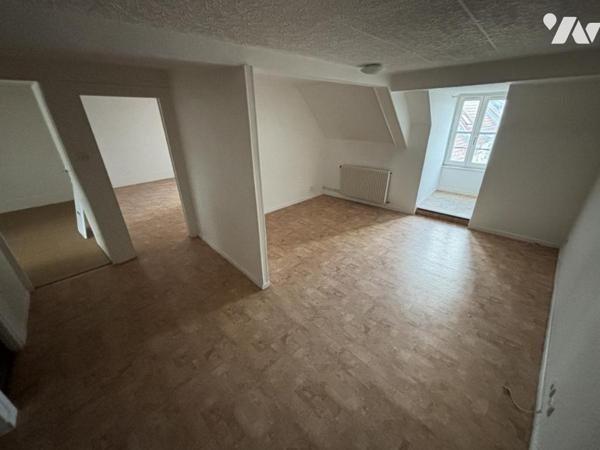 Immeuble de rapport à usage mixte (1 local & 6 appartements T2 et T3) situé à proximité du centre