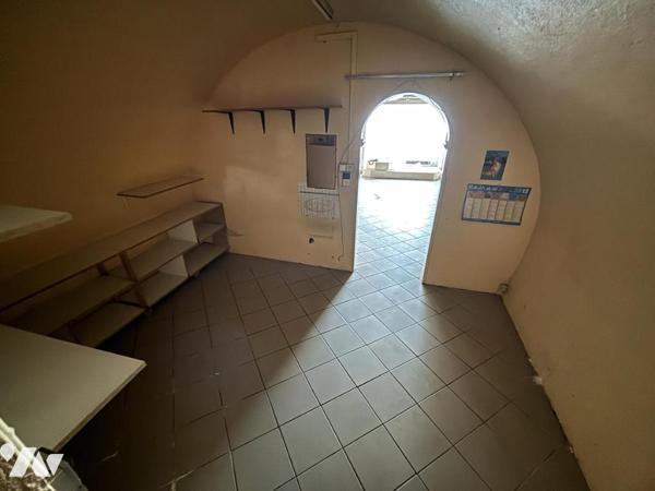 Immeuble de rapport à usage mixte (1 local & 6 appartements T2 et T3) situé à proximité du centre