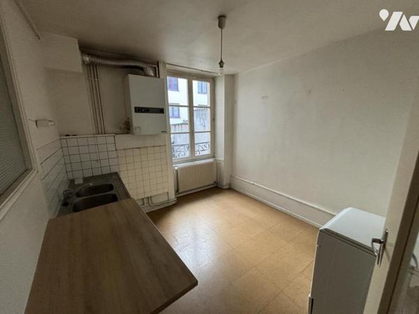 Immeuble de rapport à usage mixte (1 local & 6 appartements T2 et T3) situé à proximité du centre