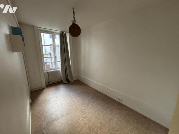 Immeuble de rapport à usage mixte (1 local & 6 appartements T2 et T3) situé à proximité du centre